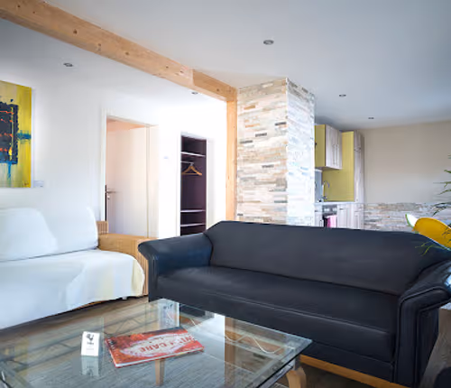 The living room in the FUHRMANN SUITE