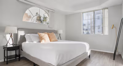 N Doheny Drive Apartment