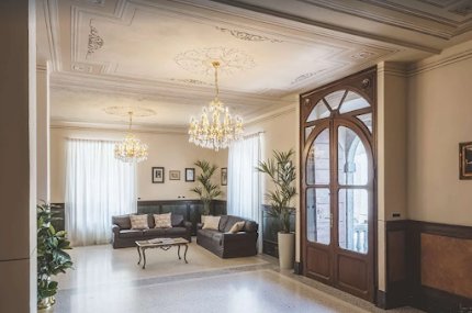 Magnificient Villa located right on the shores of Lake Como