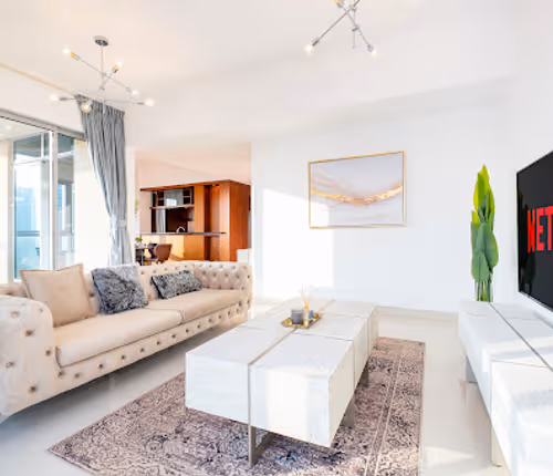 Elegant Three Bedroom Apartment in Downtown