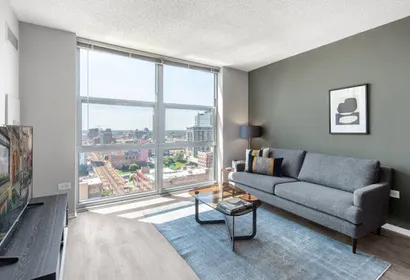 N Des Plaines St Apartment