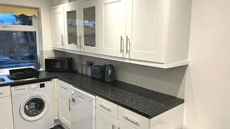 2 Beech Tree Close, Stanmore Apartment