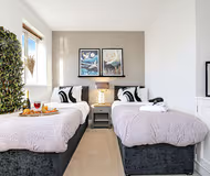 Berrywood House - Close to Northampton Town Centre - Free Parking, Fast Wifi, SmartTV with Netflix by Yoko Property