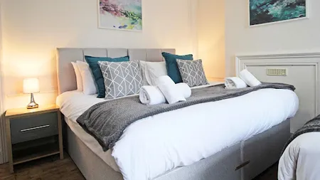 Panton Road Modern Classic Terrace - Sleeps 8