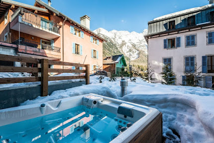 EXCEPTIONAL CHALET WITH JACUZZI IN CHAMONIX