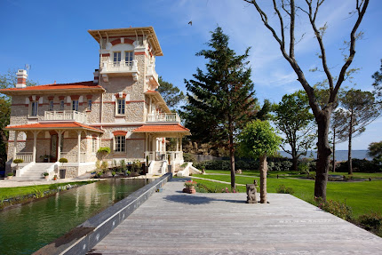 A Premier Villa Tucked in a Serene Cove of Bordeaux