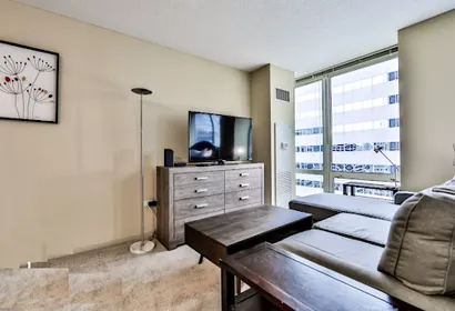 W Washington St. Serviced Apartment