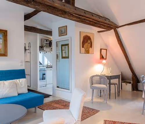 RAMBUTEAU  5TH FLOOR IN MARAIS