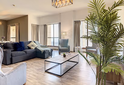 Spacious Sadaf 5 Apartment