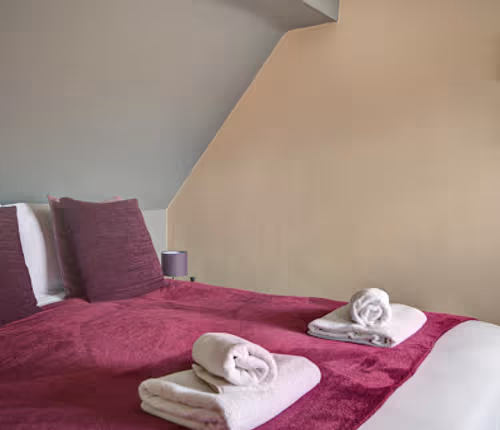 King sized bedroom at Walkers Court