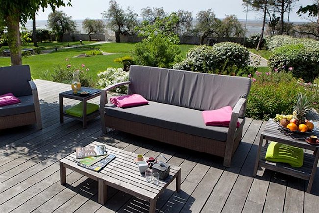 A Premier Villa Tucked in a Serene Cove of Bordeaux