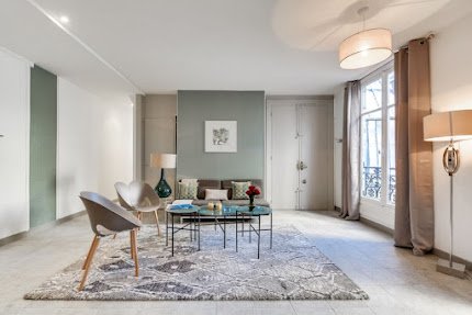 IN THE POSH HEART OF PARIS 130M2 CHAMPS ELYSEES
