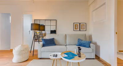 Carrer Rocafort Serviced Apartment, Barcelona