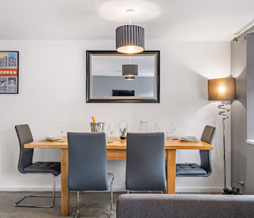 Spacious living area at GNG