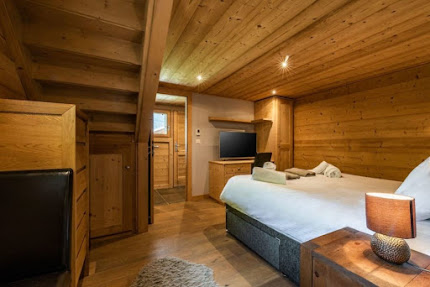 CHARMING CHALET WITH HOT TUB IN MORZINE