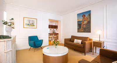 French Elegance on Ave Bourdonnais - Eiffel