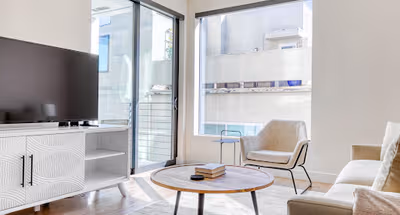 Keystone Av Apartment