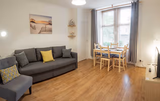 Quiet Ground Floor Apartment Near University
