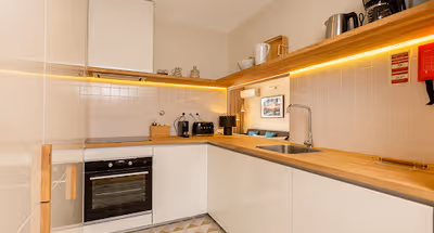 Fully equipped kitchen at Corporate Housing Campanhã 04
