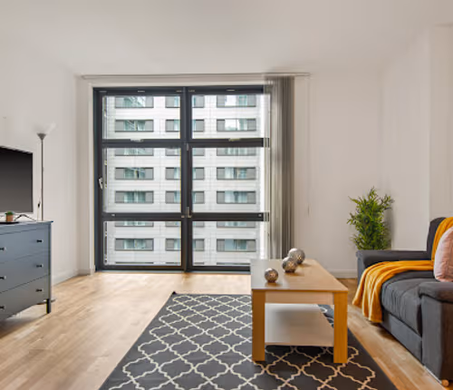 Spacious living area at South Quay Serviced Apartments by MySquare