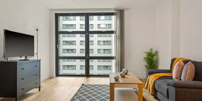 Spacious living area at South Quay Serviced Apartments by MySquare