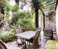 LEADING DIRECTLY TO THE SEINE &NOTREDAME-90M2 RUE BIEVRE