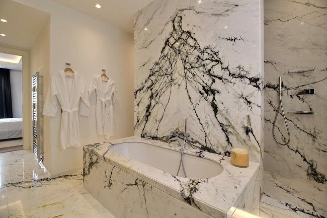 A SIGNAURE LUXURY ON CHAMPS DE MARS ALMA MARCEAU
