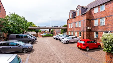 Comfy 2 Bedroom Apartment in Chester City Centre