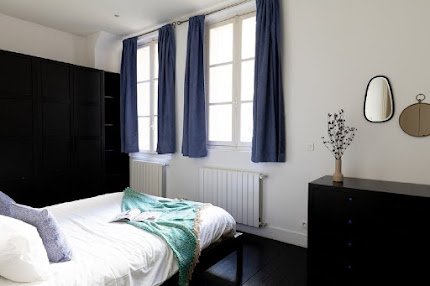 165M2 LAVISH ABODE-AVE MONTAIGNE & CHAMPS ELYSEES