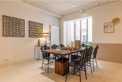 BEST LOCATION IN 8TH NEXT TO AVE MONTAIGNE-THE IDEAL PARISIAN PIED A TERRE