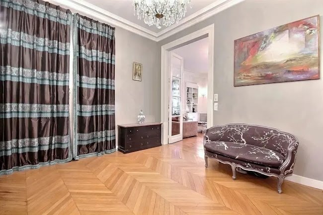 LIVE THE URBAN LIFESTYLE YOU CRAVE AT CHAMPS ELYSEES