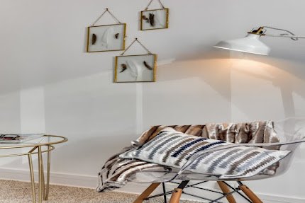 IN THE POSH HEART OF PARIS 130M2 CHAMPS ELYSEES