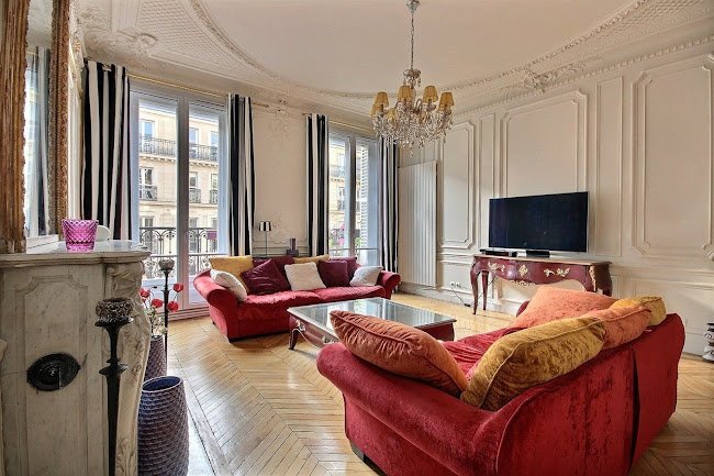 THE SHIMMERING OPERA JEWEL OF PARIS