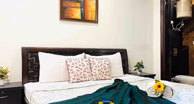 ER Block Inderpuri Apartment