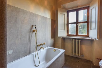 CLASSIC TUSCAN VILLA WITH SWIMMING POOL AND GARDEN