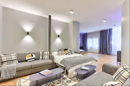 118M2 IN CHAMPS ELYSEES - RUE DE PONTHIEU