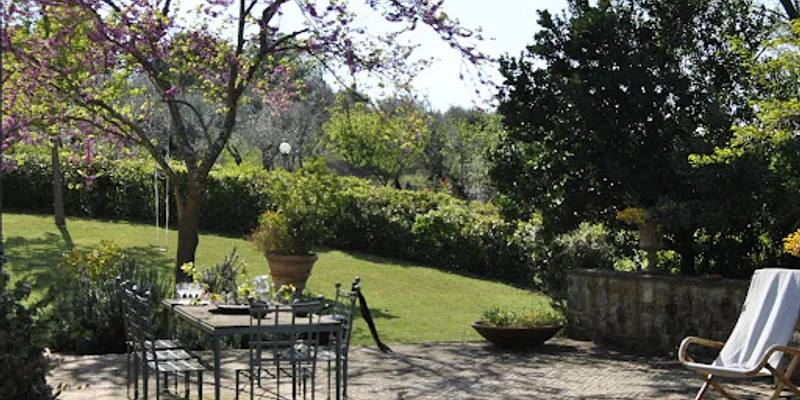 CLASSIC TUSCAN VILLA WITH SWIMMING POOL AND GARDEN