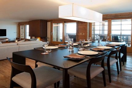 A SUN-DRENCHED LUXURY WITH EXCEPTIONAL VIEWS OF COMBINS MASSIF AND MONT BLANC