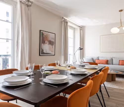 ON BANKS OF SEINE AND MINUTES TO PALAIS ROYAL