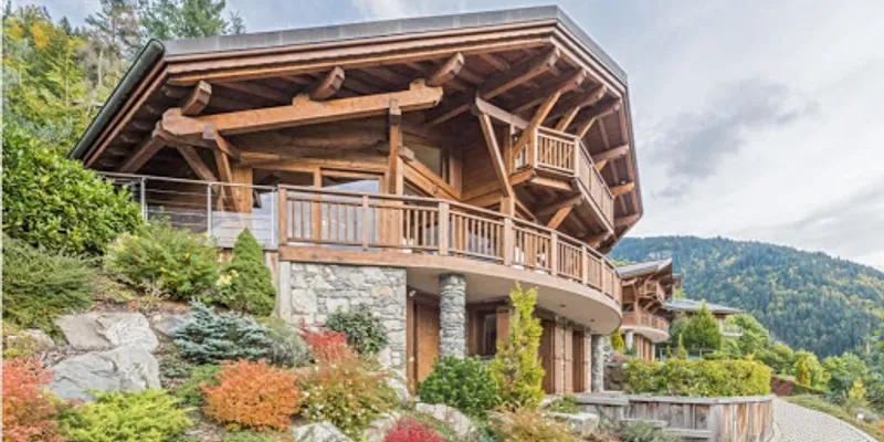 OVERLOOKING THE RELENTLESSLY BREATHTAKING VIEW-LUXURY CHALET IN MORZINE