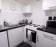 Bright, Modern West-End Apartment