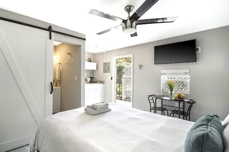 Bright & Cosy Studio in Coral Way - Brickell Area