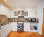 Spacious Heart of town w/garden WiFi Smart TV