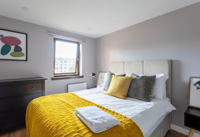 Stunning 1 Bed Merchant City Apartment with Parking