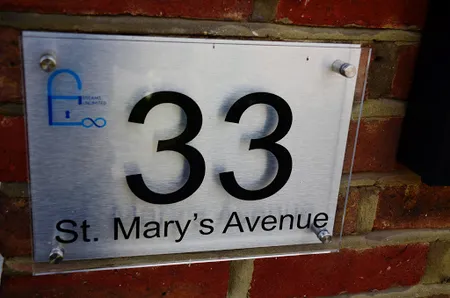 4 Bedrooms Near LHR Airport - Staines