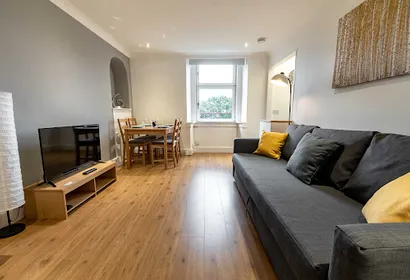 Bright Apartment, Near University + City Centre