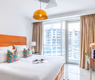 Living area at Chic One Bedroom In West Wharf Tower