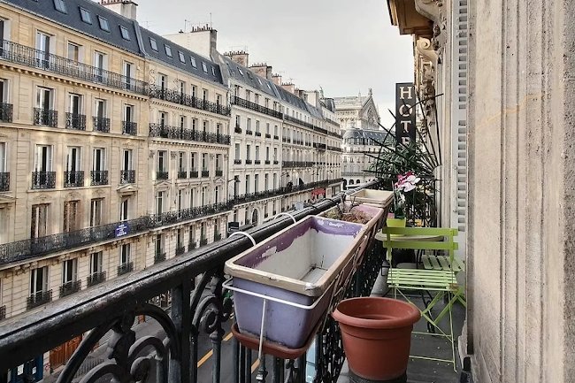 THE SHIMMERING OPERA JEWEL OF PARIS
