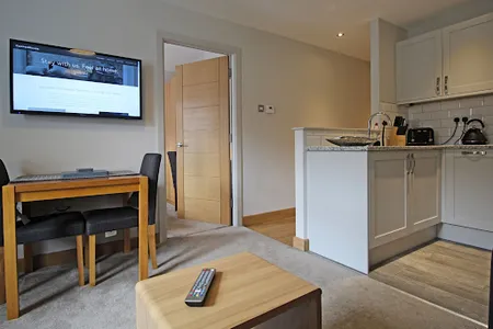 Luxury Central Chester Apartment - Free Parking