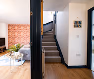 Detached House with Smart TV, Fast Wifi, Free Parking & Garden by Yoko Property